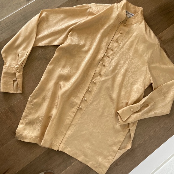 Paisley silk blouse, size s but fit like a medium - Picture 3 of 7